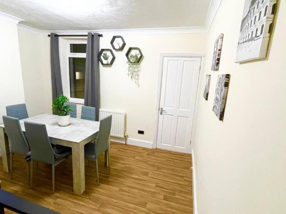 Apartment Charter House With Good Wifi