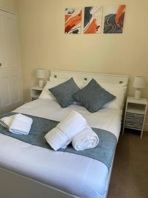 Charter House With Good Wifi * Chatham (Kent)